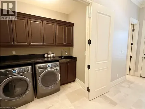 390 Seaton Drive Oakville ON L6L 3Y2