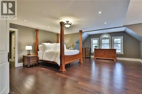 390 Seaton Drive Oakville ON L6L 3Y2