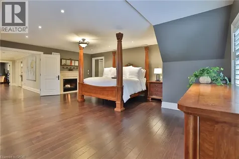 390 Seaton Drive Oakville ON L6L 3Y2