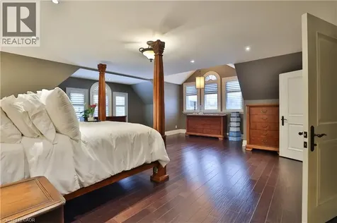 390 Seaton Drive Oakville ON L6L 3Y2