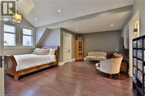 390 Seaton Drive Oakville ON L6L 3Y2
