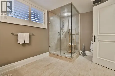 390 Seaton Drive Oakville ON L6L 3Y2