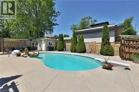 390 Seaton Drive Oakville ON L6L 3Y2