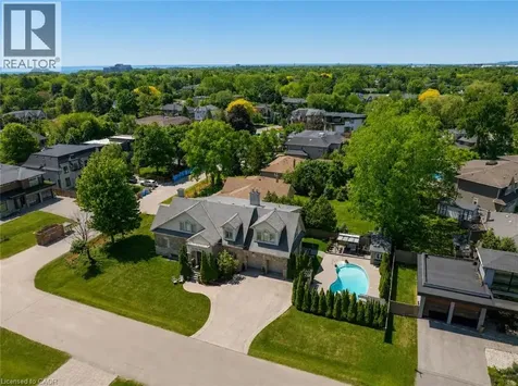 390 Seaton Drive Oakville ON L6L 3Y2