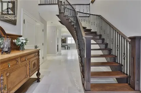 390 Seaton Drive Oakville ON L6L 3Y2
