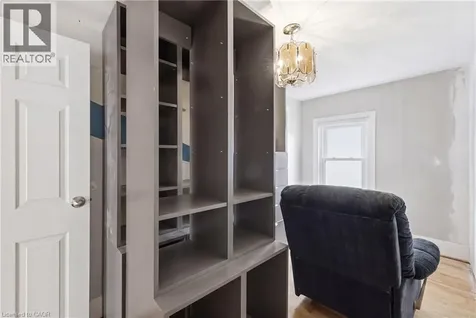 54 Evan Street Welland ON L3B 3V5