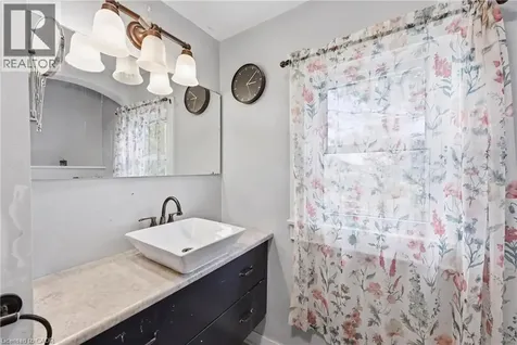 54 Evan Street Welland ON L3B 3V5