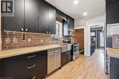 54 Evan Street Welland ON L3B 3V5