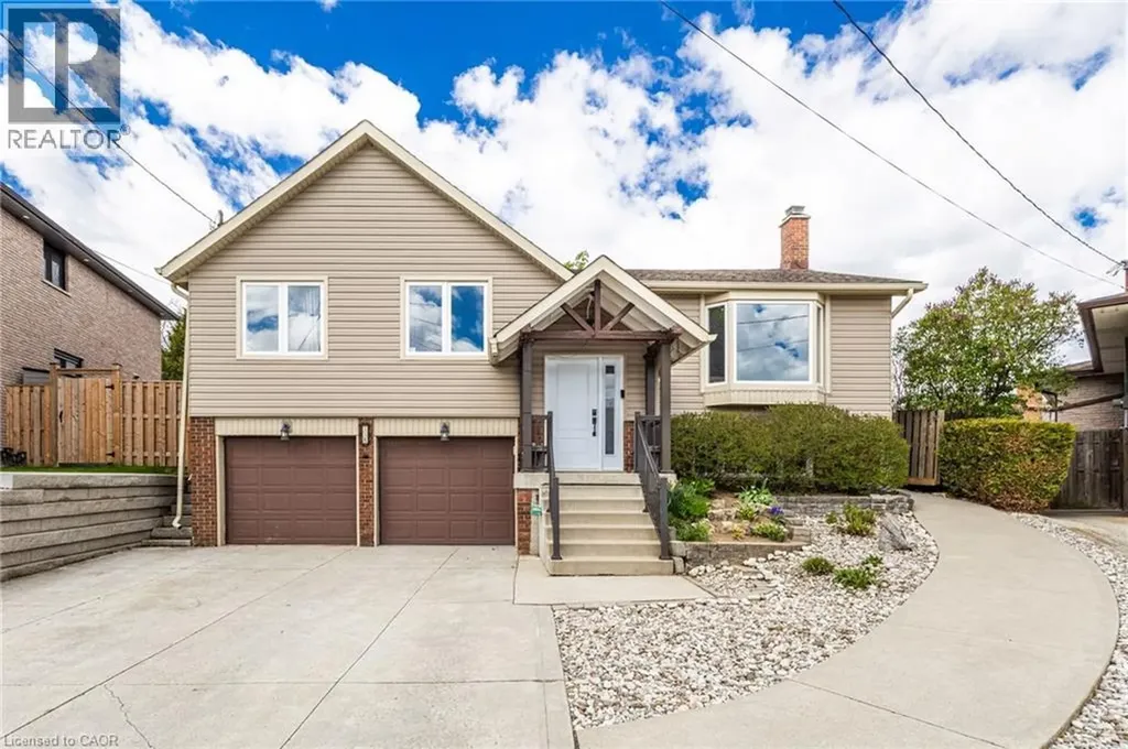 118 Napoli Drive Hamilton ON L9C 6X2