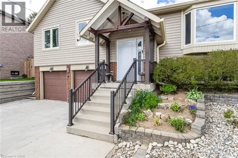 118 Napoli Drive Hamilton ON L9C 6X2