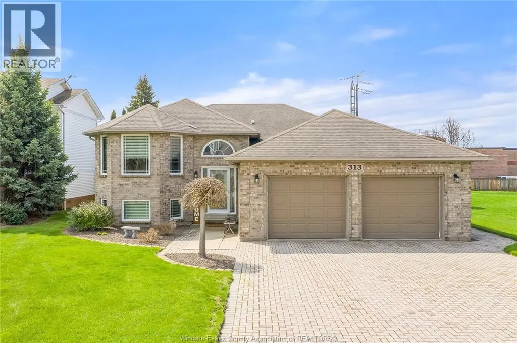 313 Applewood Kingsville ON N9Y 3Y7