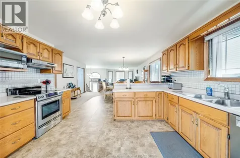 313 Applewood Kingsville ON N9Y 3Y7