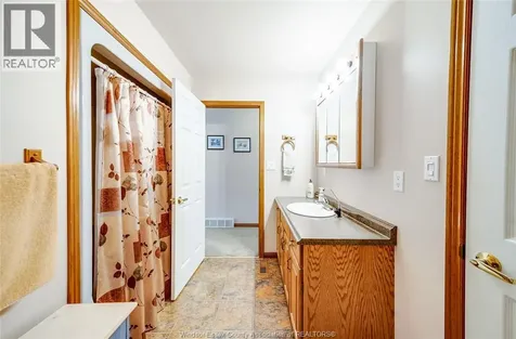 313 Applewood Kingsville ON N9Y 3Y7