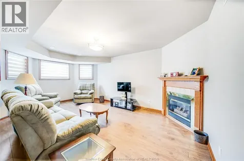 313 Applewood Kingsville ON N9Y 3Y7