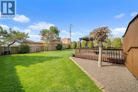 313 Applewood Kingsville ON N9Y 3Y7