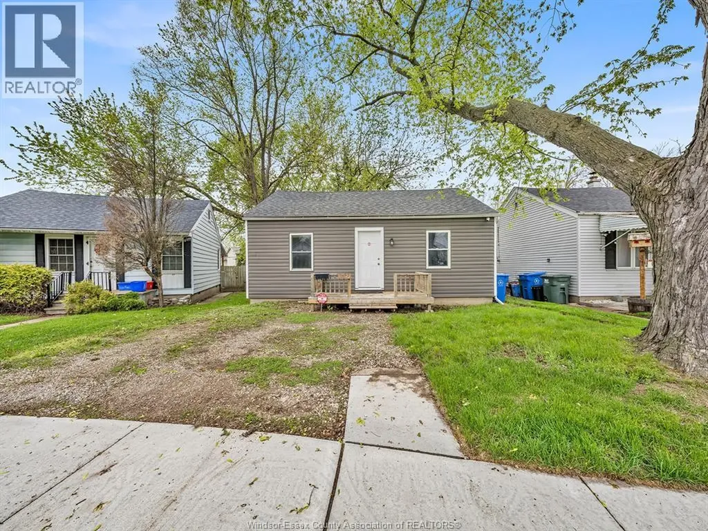 3422 Barrymore Windsor ON N9C 1V1