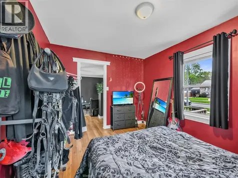 3422 Barrymore Windsor ON N9C 1V1