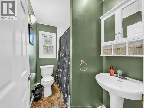 3422 Barrymore Windsor ON N9C 1V1