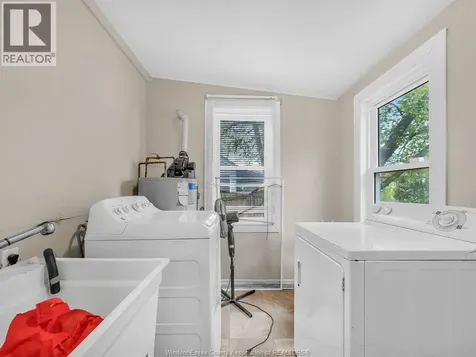 3422 Barrymore Windsor ON N9C 1V1