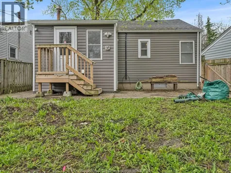 3422 Barrymore Windsor ON N9C 1V1