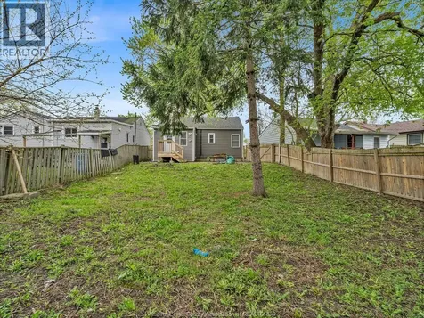 3422 Barrymore Windsor ON N9C 1V1