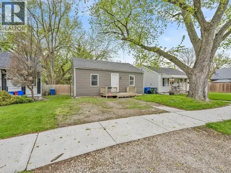 3422 Barrymore Windsor ON N9C 1V1