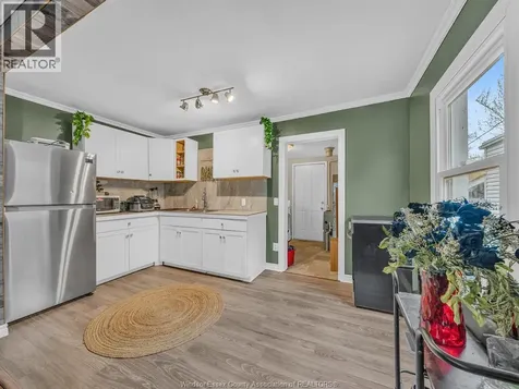 3422 Barrymore Windsor ON N9C 1V1