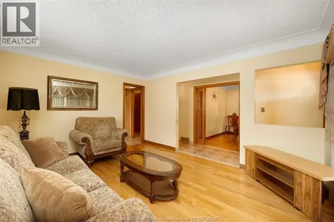 1639 Langlois Avenue Windsor ON N8X 4M4