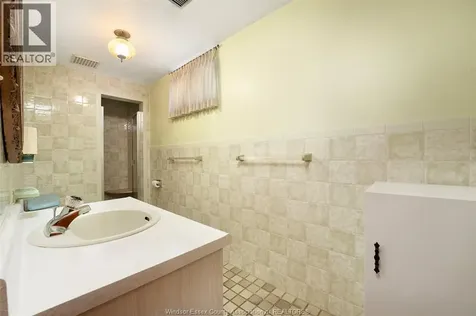 1639 Langlois Avenue Windsor ON N8X 4M4