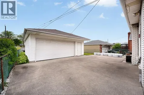 1639 Langlois Avenue Windsor ON N8X 4M4