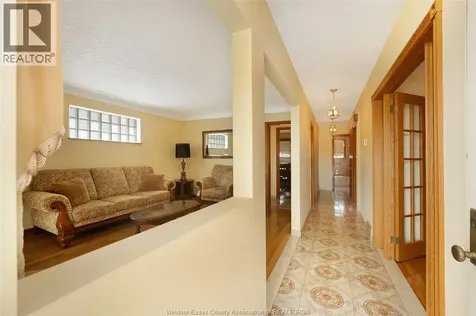 1639 Langlois Avenue Windsor ON N8X 4M4