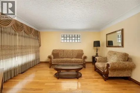 1639 Langlois Avenue Windsor ON N8X 4M4