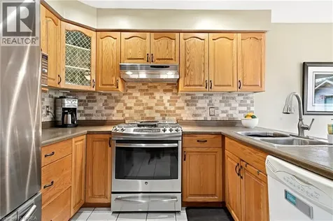 44 Blackfriar Lane Brantford ON N3R 7L3