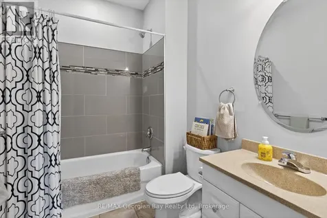 73 Polish Avenue Penetanguishene ON L9M 1W8