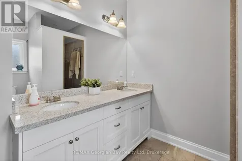 73 Polish Avenue Penetanguishene ON L9M 1W8
