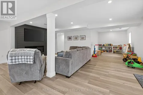 73 Polish Avenue Penetanguishene ON L9M 1W8