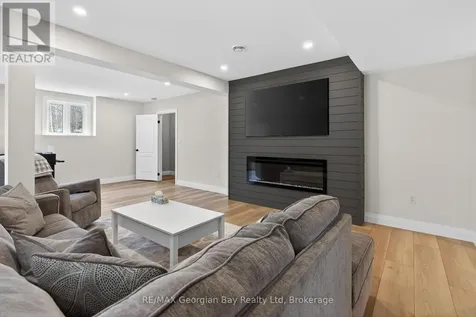 73 Polish Avenue Penetanguishene ON L9M 1W8