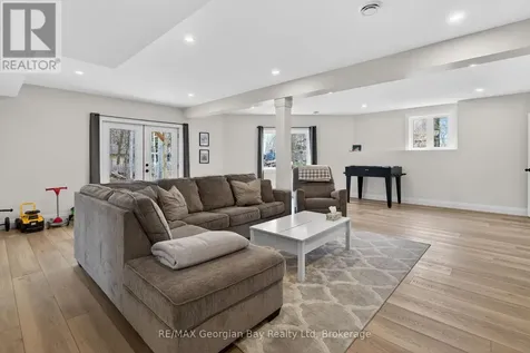 73 Polish Avenue Penetanguishene ON L9M 1W8
