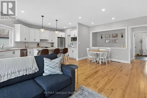 73 Polish Avenue Penetanguishene ON L9M 1W8