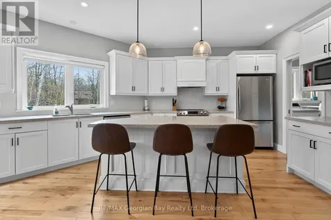 73 Polish Avenue Penetanguishene ON L9M 1W8