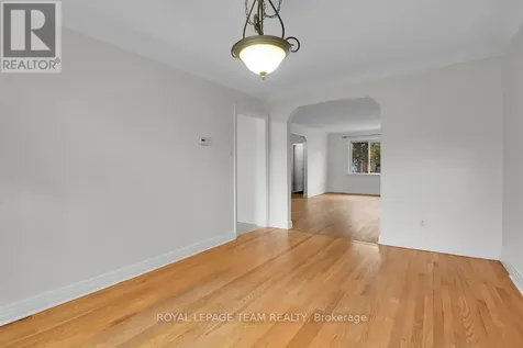 1104 Apolydor Avenue Ottawa ON K1H 8B2