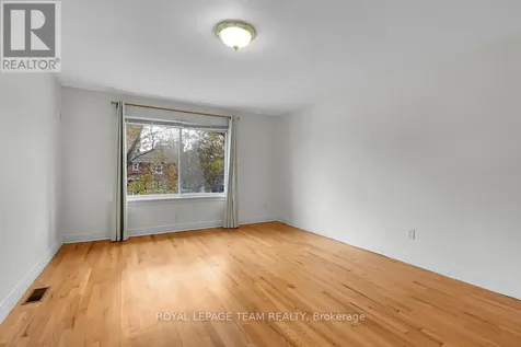 1104 Apolydor Avenue Ottawa ON K1H 8B2