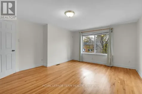 1104 Apolydor Avenue Ottawa ON K1H 8B2