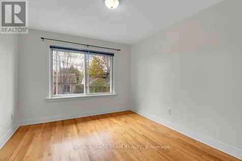 1104 Apolydor Avenue Ottawa ON K1H 8B2