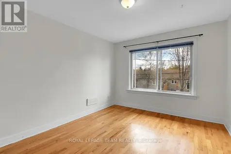 1104 Apolydor Avenue Ottawa ON K1H 8B2