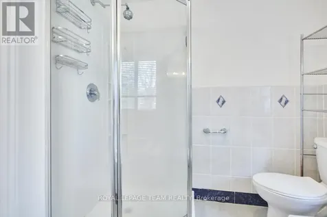1104 Apolydor Avenue Ottawa ON K1H 8B2