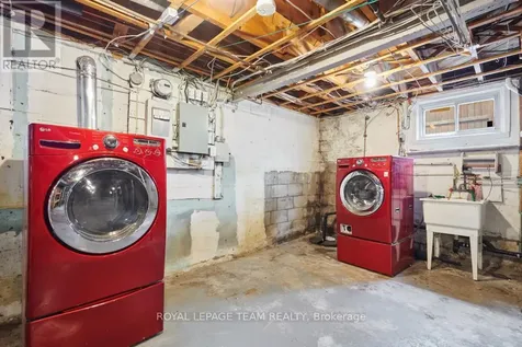 1104 Apolydor Avenue Ottawa ON K1H 8B2