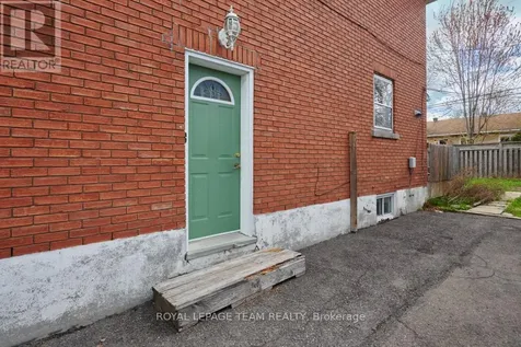 1104 Apolydor Avenue Ottawa ON K1H 8B2