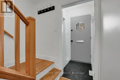 1104 Apolydor Avenue Ottawa ON K1H 8B2