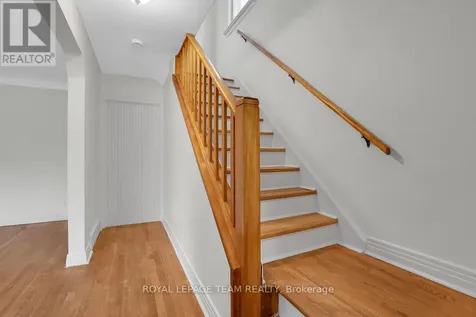1104 Apolydor Avenue Ottawa ON K1H 8B2